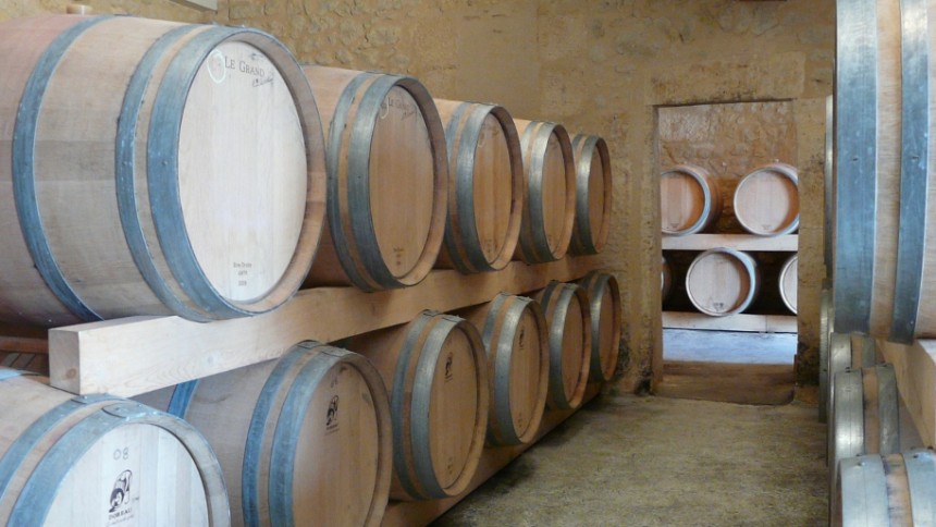 l'élevage du vin en barriques de chêne